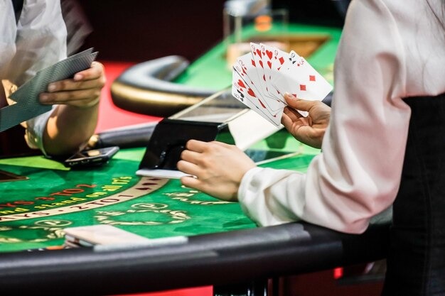 Infinite Blackjack live dealer table on iggs platform showing multiple player positions and dealer shoe